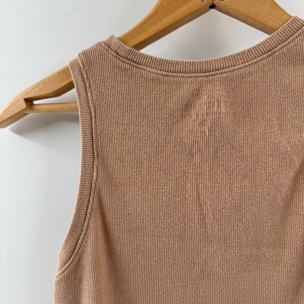 Hollister Ribbed Tan Cropped Tank Top – Size Small - Picture 6 of 7